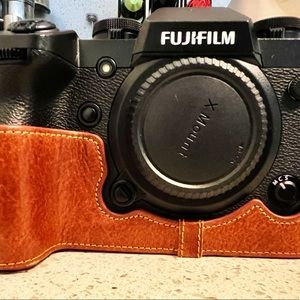 Selling my Fuji XH1, almost new, 24MP, image stabilization